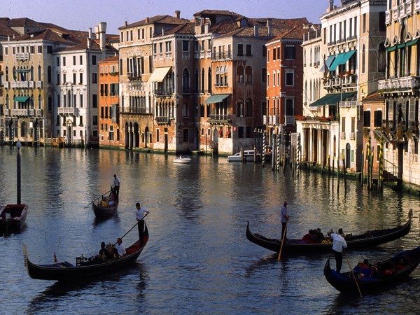 IT.Venice.Gondoliers