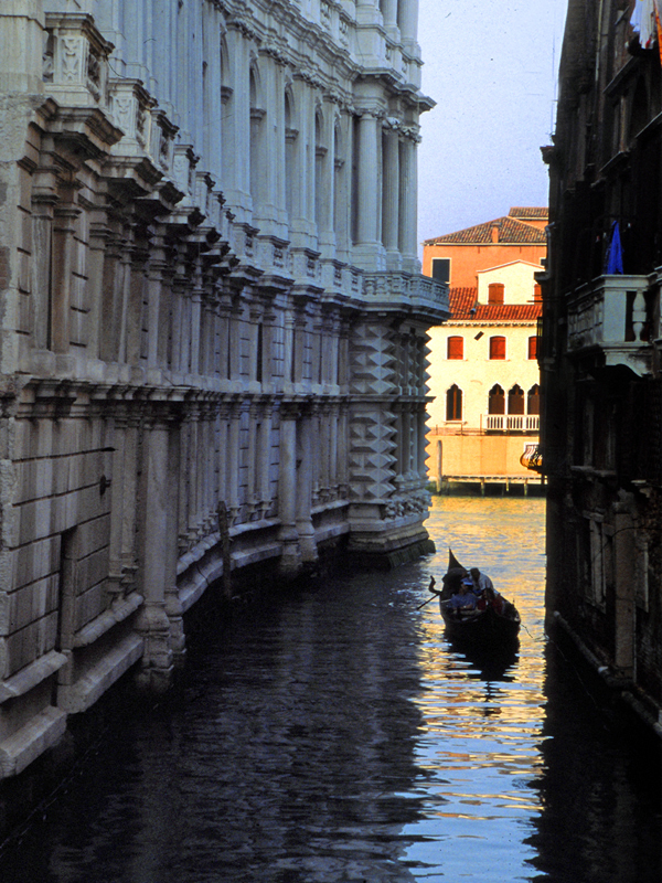 IT.Venice.canal5